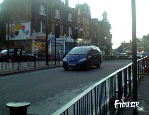 Βλακώδης ενθυλάκωση με κάγκελα σε δρόμο του Λονδίνου
